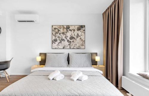 Old Town Apartment | Sunny Central Nest by the Inverted Pyramid