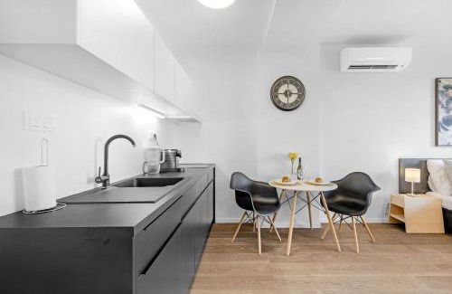 Old Town Apartment | Sunny Central Nest by the Inverted Pyramid