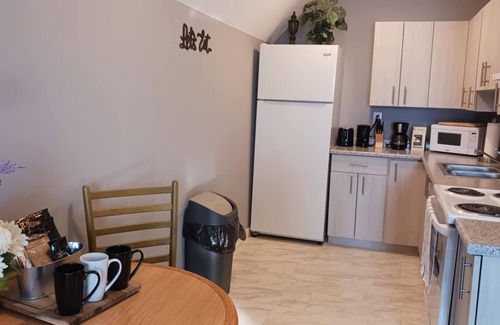 Sarnia Apartment | Sunny Centrally Located Apartment