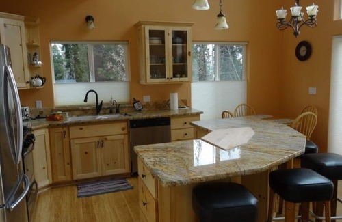 Tahoe City Ski Chalet | Sunny, Charming Three Bedroom Lake Tahoe Chalet In Great Location