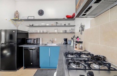 Santa Fe Apartment | Sunny Chic Baca Railyard Retreat: Balcony + Full Kitchen + Laundry
