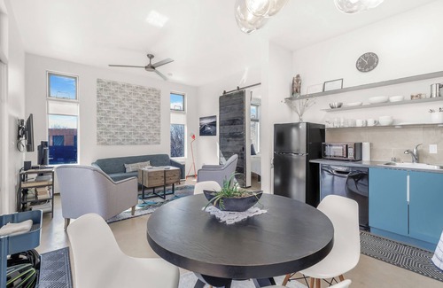 Santa Fe Apartment | Sunny Chic Baca Railyard Retreat: Balcony + Full Kitchen + Laundry
