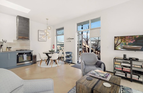 Santa Fe Apartment | Sunny Chic Baca Railyard Retreat: Balcony + Full Kitchen + Laundry