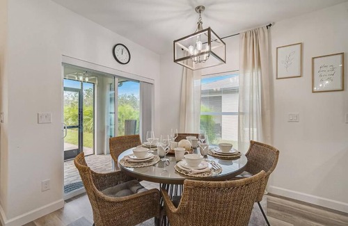 Oakland Hills Villa | Sunny Coastal,3 BD, 2 BA, King Master Suite, Close to Ocean, Golfing , Fishing