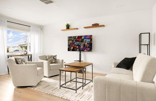 North Clairemont House | Sunny Coastal Escape Large 3br Home Sleeps 8