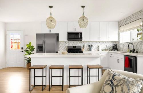 North Clairemont House | Sunny Coastal Escape Large 3br Home Sleeps 8