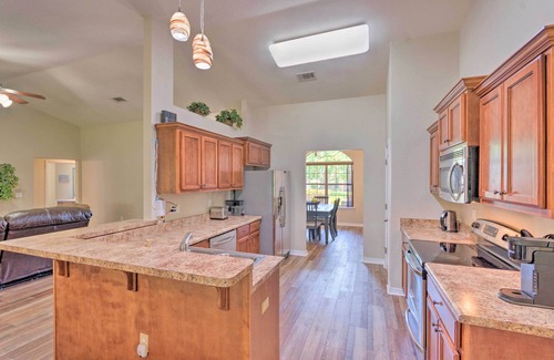 Navarre House | Sunny Coastal Getaway 5 Mi to Navarre Beach!
