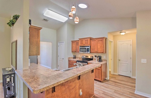 Navarre House | Sunny Coastal Getaway 5 Mi to Navarre Beach!