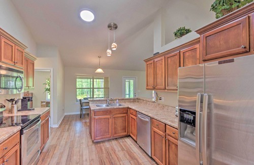 Navarre House | Sunny Coastal Getaway 5 Mi to Navarre Beach!