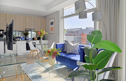 Foreshore Apartment | Sunny Corner Apartment with 180° Ocean, City & Mountain Views