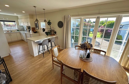 Napier House | Sunny & Cosy Napier Home!