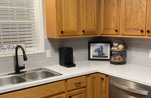 Gadsden Cottage | Sunny Cottage -Minutes from Medical and Shopping Districts