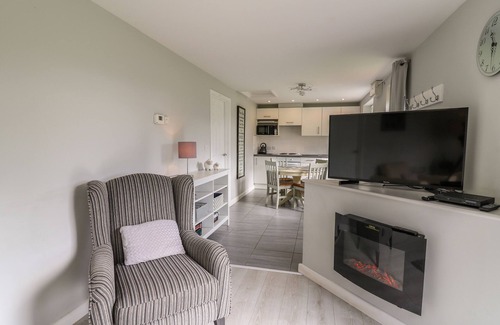 Llanfihangel Tal-y-llyn Cottage | SUNNY COTTAGE, pet friendly, character holiday cottage in Brecon