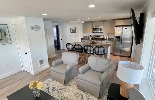 Onset Cottage | Sunny Cottage with Backyard Swimming, Water views, close to Downtown/Restaurants/Beaches. Bring your Water shoes!