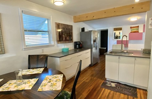 Alta Vista House | Sunny Cottage🌴half mile to Downtown-near famous beaches