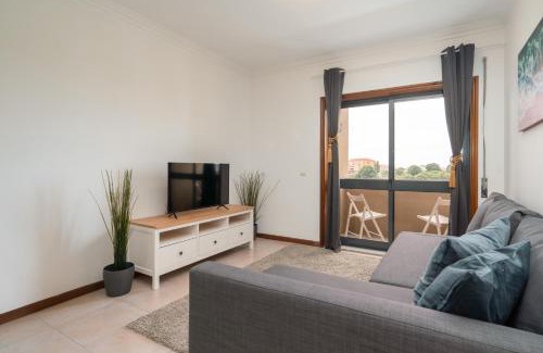 Sao Mamede de Infesta Apartment | Sunny Cozy Flat w/Terrace - São João