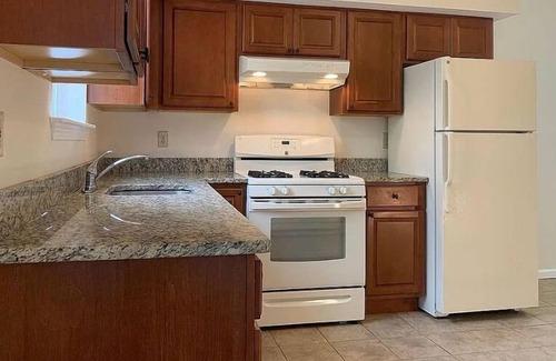 Waterbury House | Sunny/Cozy Home w/Garage and Deck. Minutes from Everything, Family-friendly
