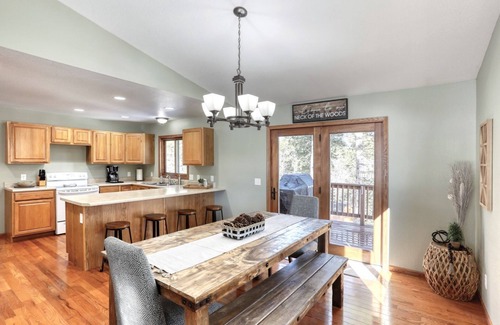 Deadwood House | Sunny Day Hideaway - Private! Fire pit, hot tub, close to Deadwood!