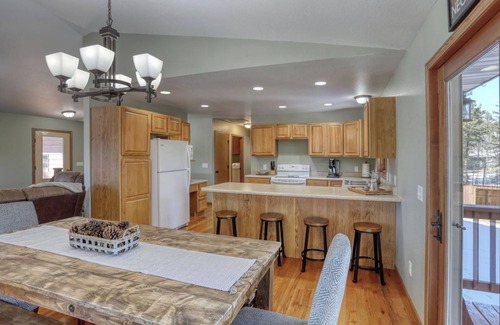 Deadwood House | Sunny Day Hideaway - Private! Fire pit, hot tub, close to Deadwood!