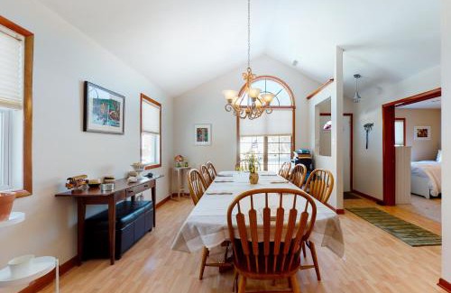 Caine Woods House | Sunny Day