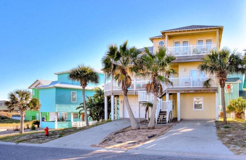 Sand Point House | Sunny Daze 690SP