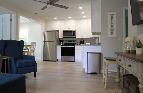 Sloans Valley Cottage | Sunny Daze Cottage 3 bedroom covered deck resort boat dock pool firepit arcade
