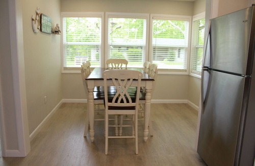Sloans Valley Cottage | Sunny Daze Cottage 3 bedroom covered deck resort boat dock pool firepit arcade