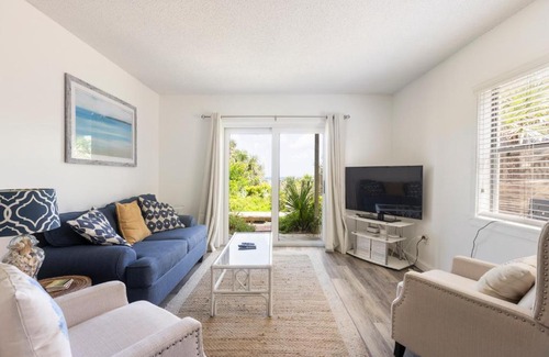 Sea Dunes Apartment | Sunny Daze Sea Dunes Townhome - Pool - Green Turtle B6 Down
