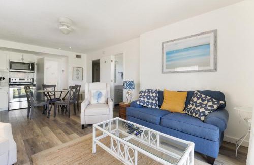 Sea Dunes Apartment | Sunny Daze Sea Dunes Townhome - Pool - Green Turtle B6 Down