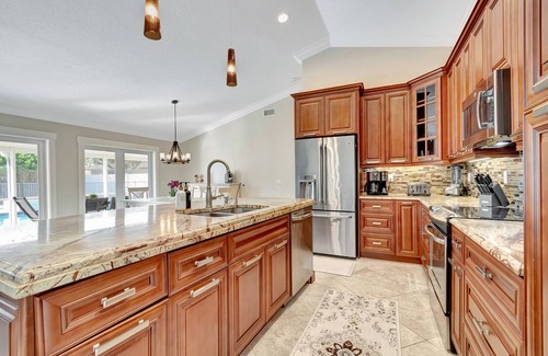 Wellington House | Sunny De-Lite! Cozy private pool home retreat 3 mi to WEF in Wellington.