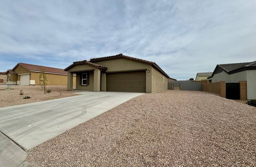 Fort Mohave House | Sunny Desert Retreat 3 Bedroom