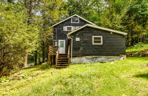 Newfane Cabin | Sunny dog-friendly cabin with firepit, skiing, hiking & fast WiFi