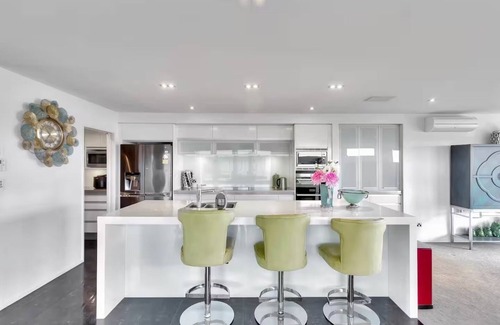 Bucklands Beach House | Sunny East Residence