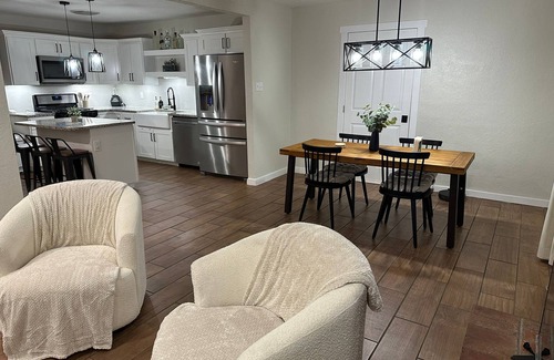 Biggs Field House | Sunny El paso family stay and Pool