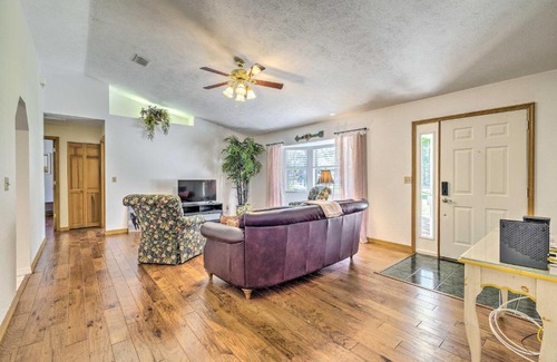 Fellowship House | Sunny Escape, 4 Mi to World Equestrian Center