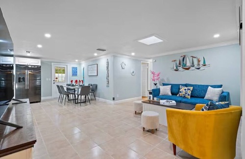Pinellas Park House | Sunny Escape in Pinellas Park