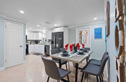 Pinellas Park House | Sunny Escape in Pinellas Park