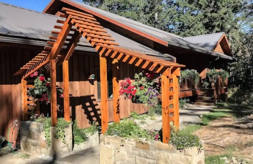 Salt Spring Island House | Sunny Executive Home w/Private Hot Tub! Sleeps 8! Central Location.