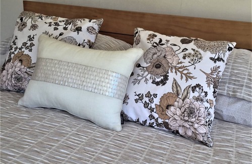 Woodstock Other | Sunny family farm house 1 minute to river and Great Taste cycle trail