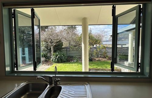 Richmond House | Sunny Family Retreat- Children and Pet Friendly