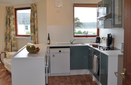 Findhorn Apartment | Sunny first floor flat, four minutes from the beach!