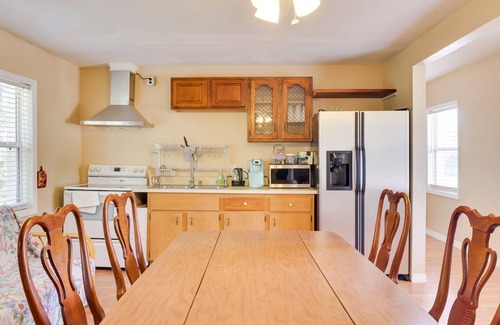 Fruitland Park Apartment | Sunny Florida Getaway w/Patio, Near Disney World!