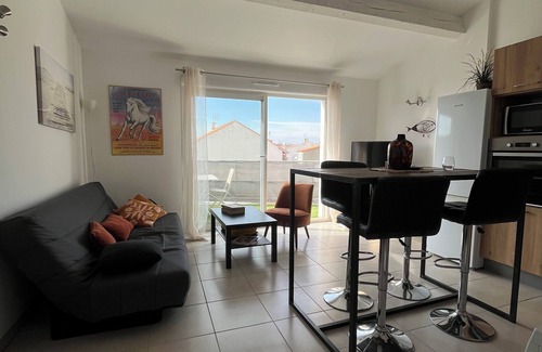 Saintes-Maries-de-la-Mer Apartment | Sunny apartment ☀️ with breathtaking views of Les Saintes, 3 minutes from the beach