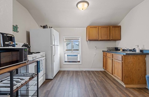 Green Bay Apartment | Sunny, Furnished 2 Bedroom Upper Apt Near Downtown Green Bay