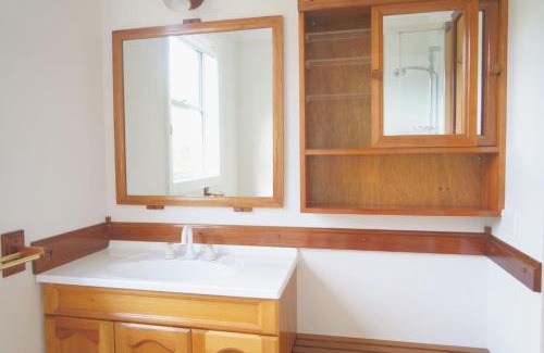 Lenah Valley Villa | Sunny garden house
