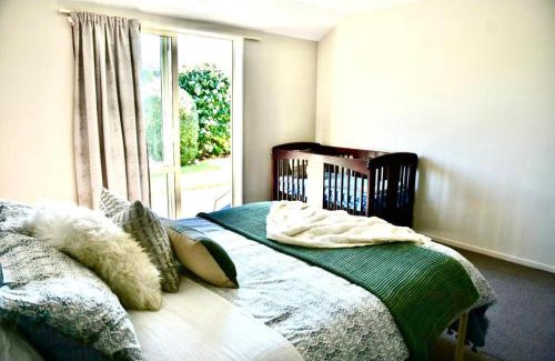 Papanui Villa | Sunny Garden Retreat - 3-BR Home near Mall, City & Airport