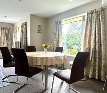 Papanui Villa | Sunny Garden Retreat - 3-BR Home near Mall, City & Airport