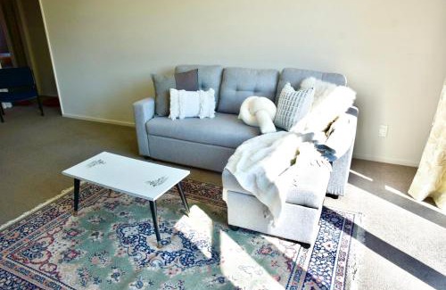 Papanui Villa | Sunny Garden Retreat - 3-BR Home near Mall, City & Airport