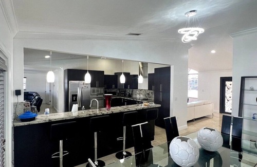 Tamiami House | Sunny Getaway: Relaxing Miami Home