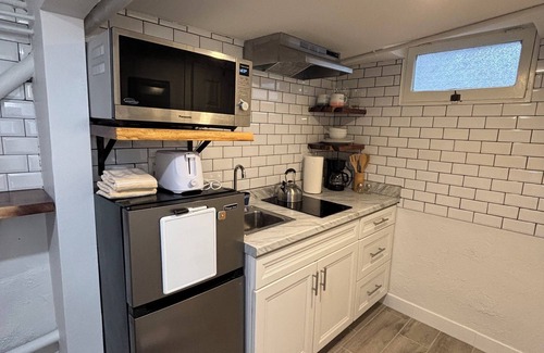 Golden Hill Apartment | Sunny Golden Hill Studion